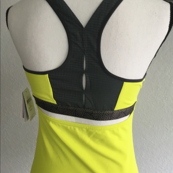 Mountain Hardware active wear top., petite small. - Picture 5 of 8